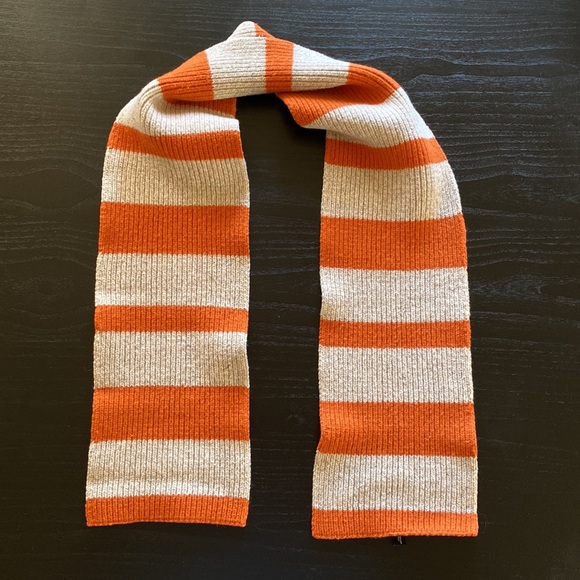 GAP Scarf - Picture 2 of 4